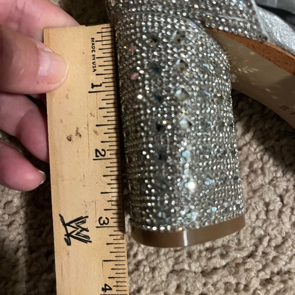 Gianni Bini size 6 silver formal shoes - Picture 15 of 15